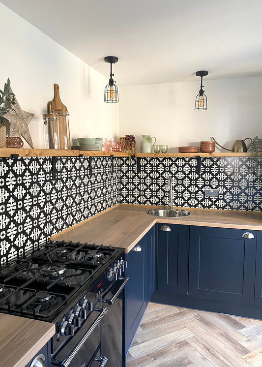 HOW TO - Stencil A Kitchen Splashback - Dizzy Duck Designs