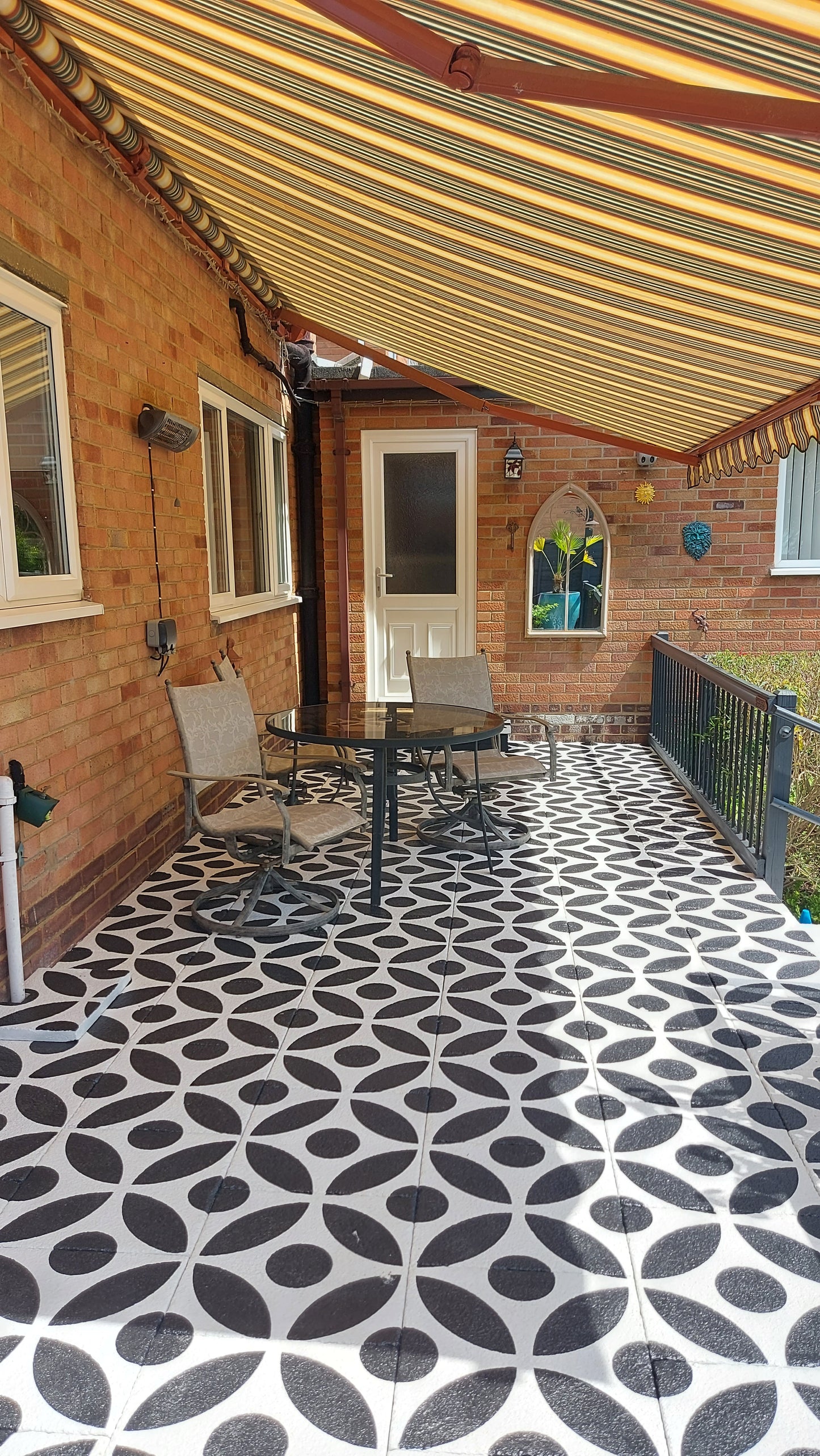 Tsunagi Spot Patio Stencil - Square Slabs