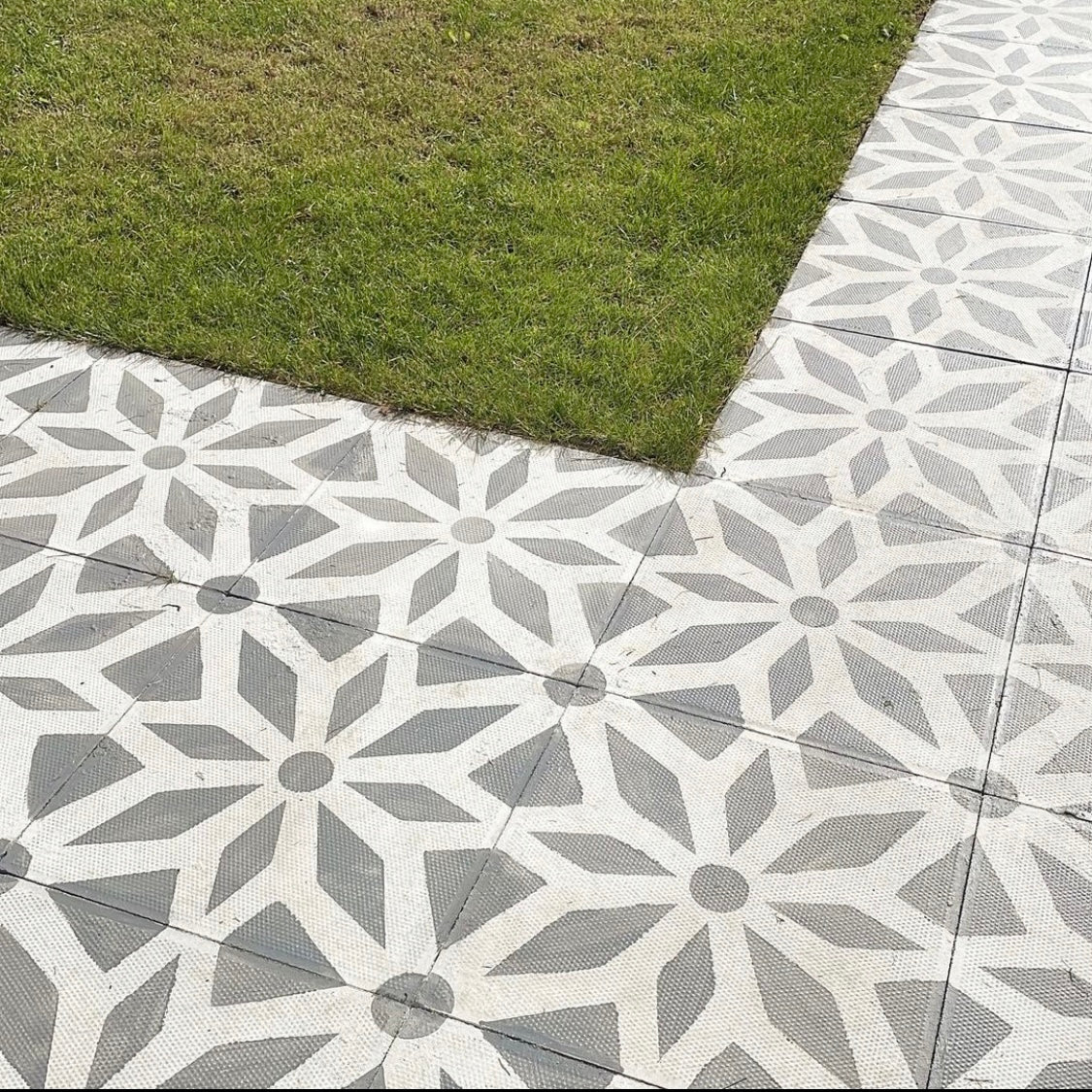Reusable Patio Stencil for Outdoor Tile Designs 'Midar'