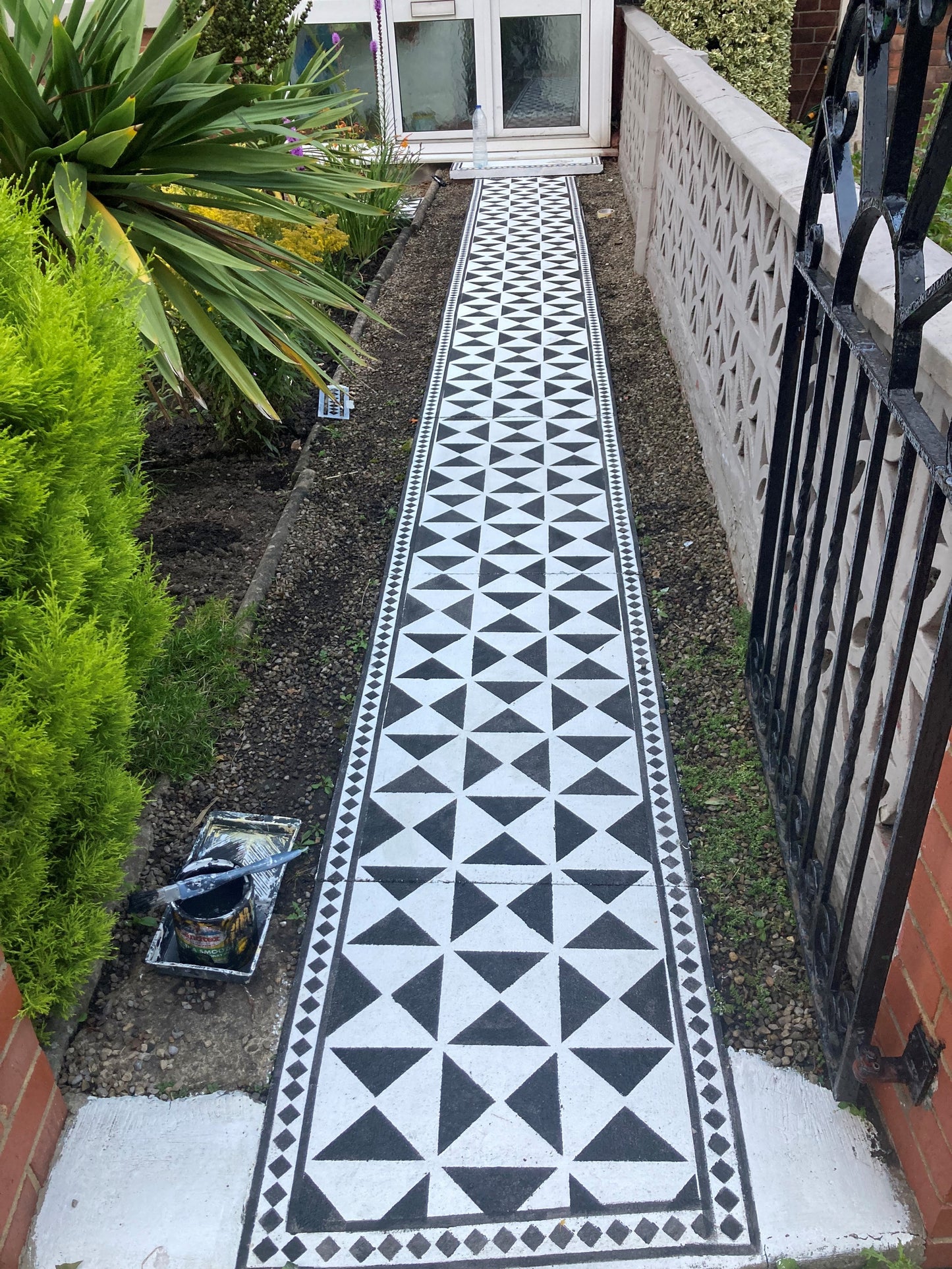 Geometric Patio Stencil for Decorative Outdoor Tile Patterns 'Samara'