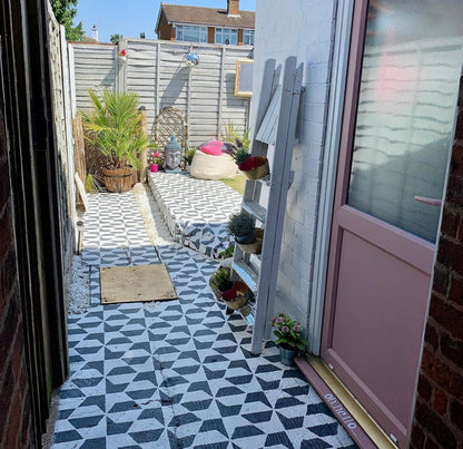 Geometric Outdoor Patio Stencil for Concrete & Slabs 'Safi'