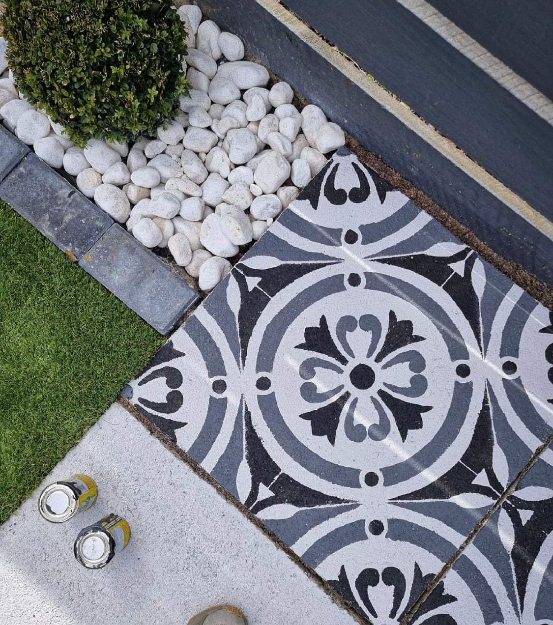 Patio Stencil for Budget-Friendly Patio Makeover 'Canterbury'